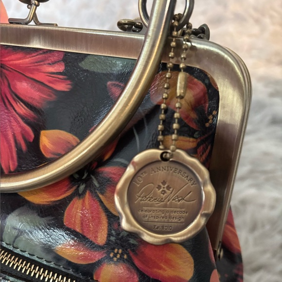 Patricia Nash floral handbag - Picture 3 of 8